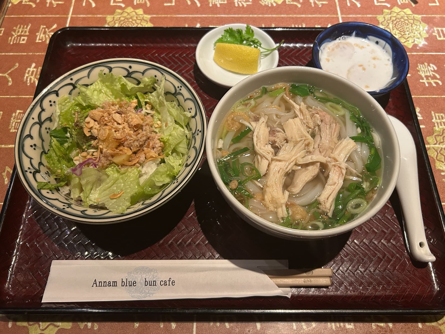 金山｜駅前でベトナム旅行気分。鶏フォーとまぜご飯のランチ