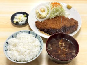 今池｜ボリューム満点な大判かつに舌鼓を打つ！今池の路地で60年以上営業を続けるとんかつ店