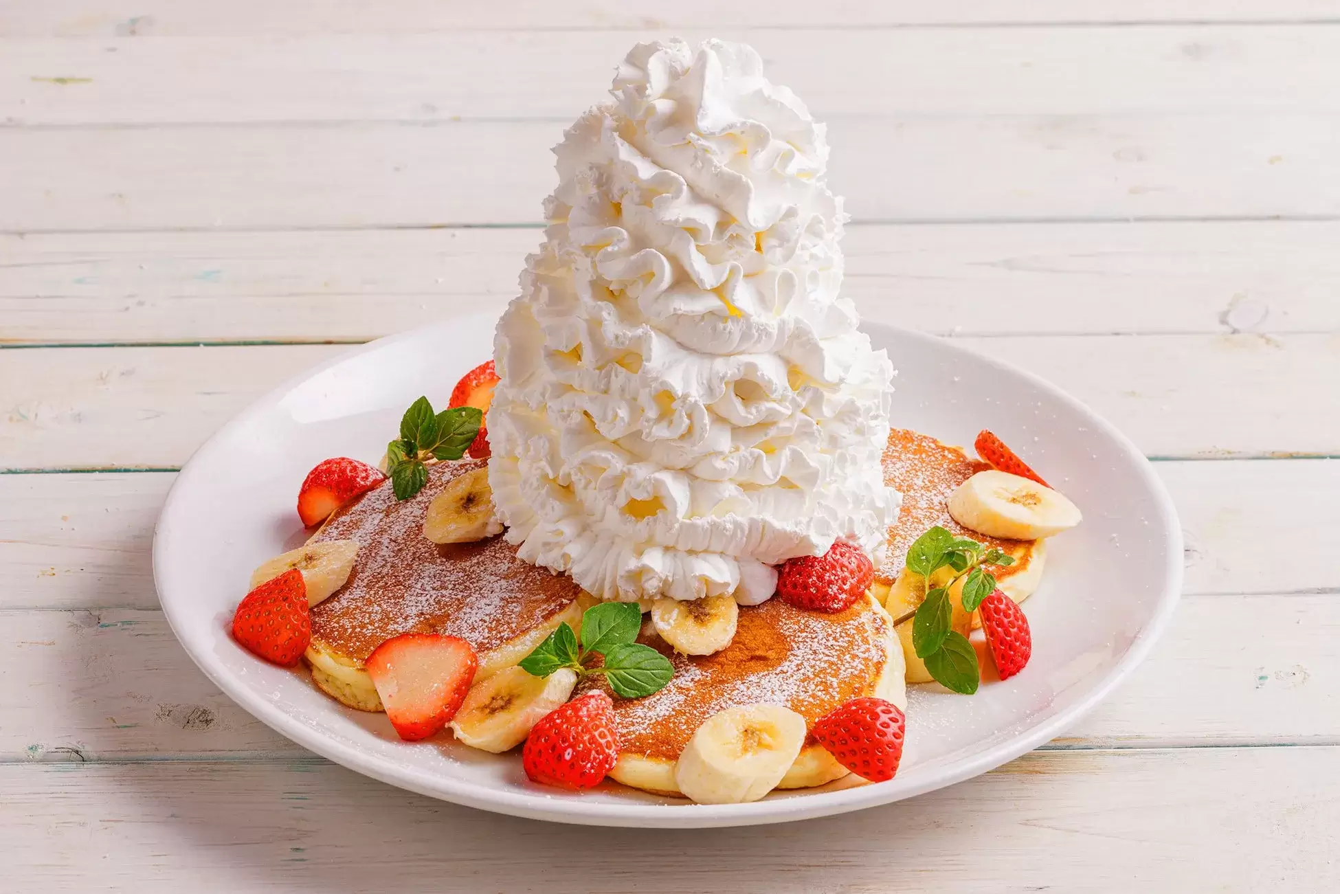 コナズ珈琲一番人気のストロベリー＆バナナホイップパンケーキ