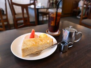 御器所｜厚切りトーストと濃厚プリン味のロールケーキ！地元で愛される珈琲店で過ごす朝のひととき