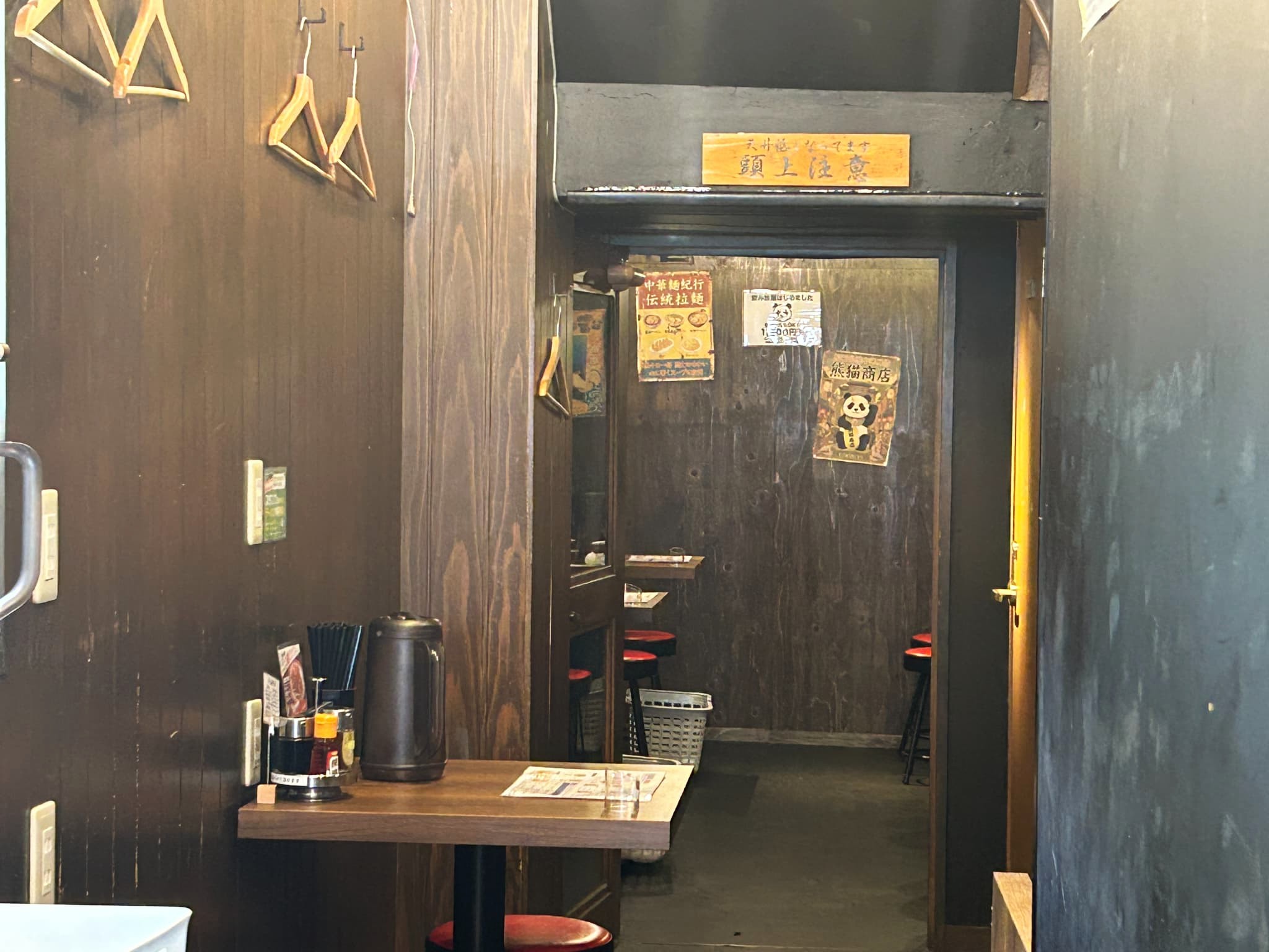 熊猫商店　店内テーブル