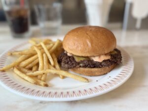 大須観音｜「潰す」が大正解？話題のスマッシュバーガーに出会えるアメリカンダイナー