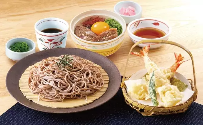 さっぱり涼麺セットでお得にお食事♪