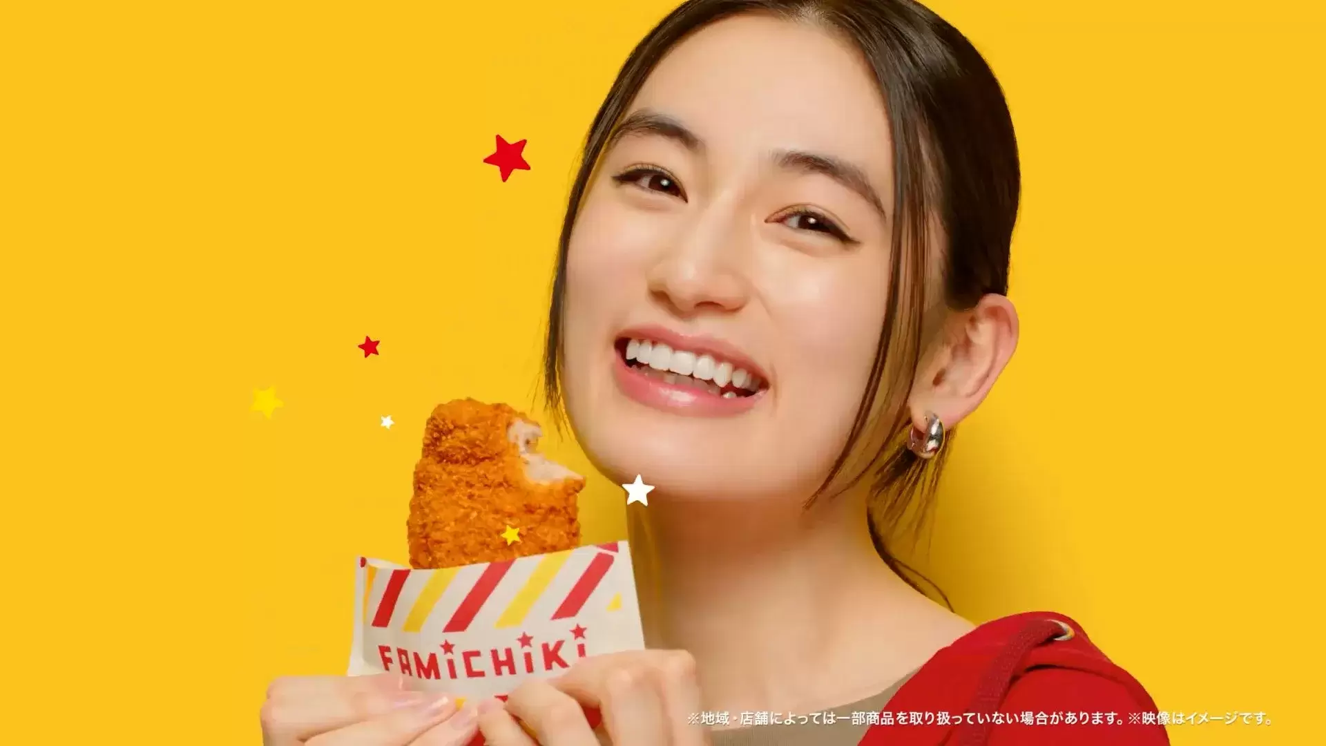 CMカット：ころじゃがを食べる八木莉可子さん
