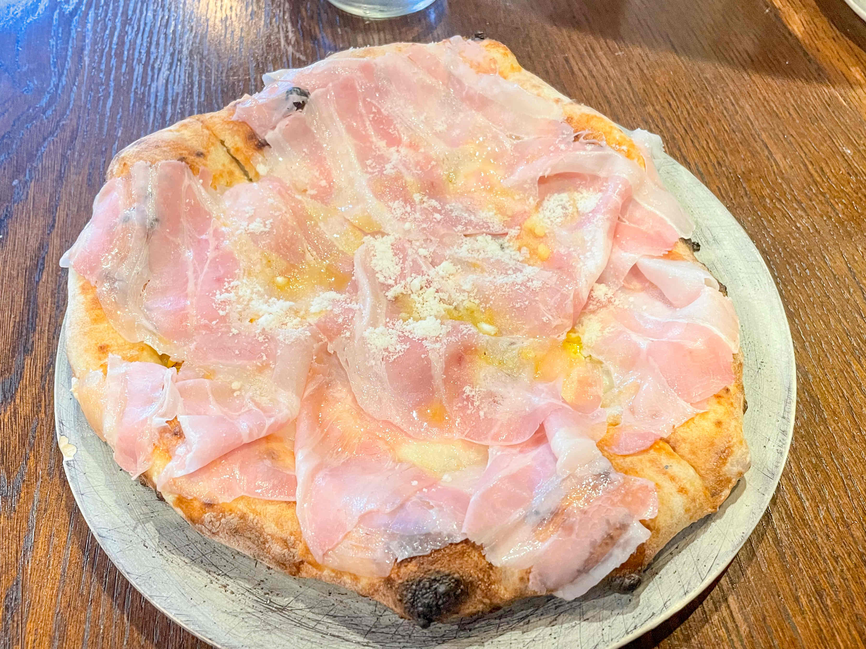 池下｜外はパリッ中はモチッと食感！素材の旨みが引き立つ本格窯焼きピザ
