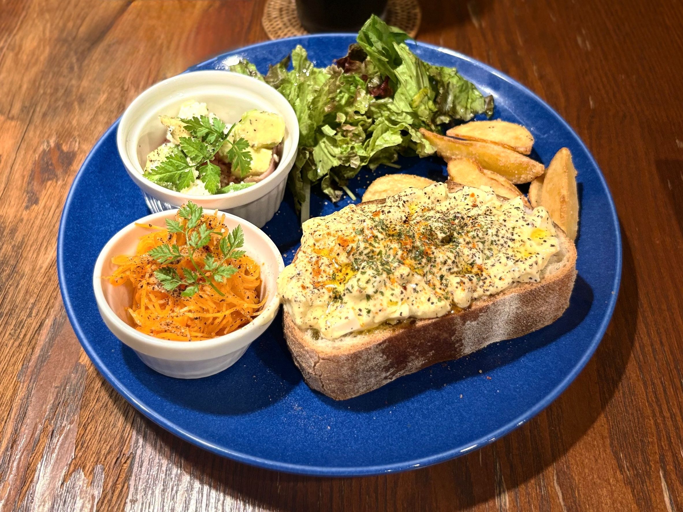 伏見｜レトロで落ち着く空間が魅力！平日限定のオープンサンドのランチがたまらないカフェ