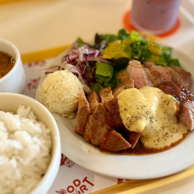 黒川｜大人も子どもも！レトロでポップな空間で楽しむ、ボリューム満点のランチ