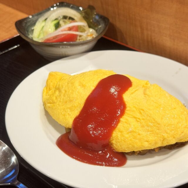 千種｜親子3代で通う常連さんも！牛肉入りの大きなオムライスが美味しい居酒屋使いのできる定食屋