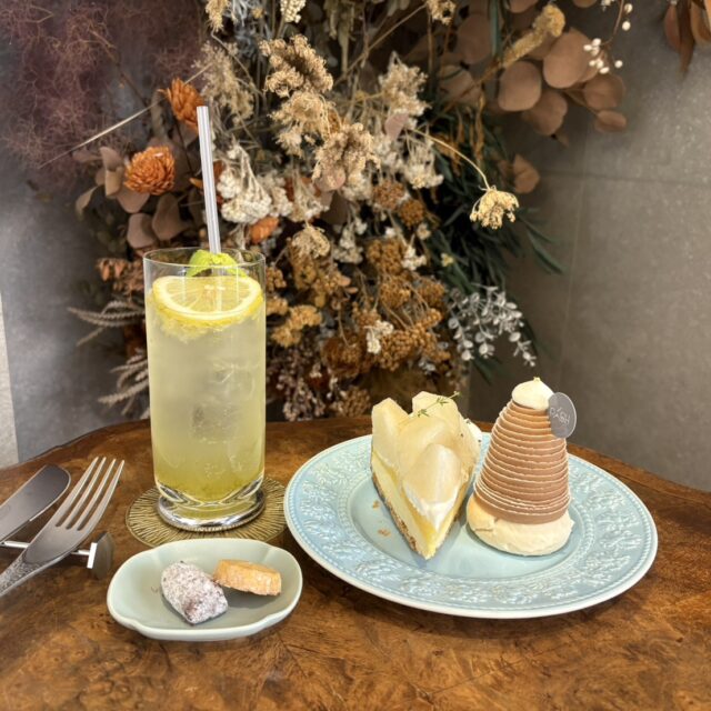 伏見｜宝石みたいなケーキが並ぶ、レンガづくりのパティスリー