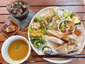星ヶ丘｜ベーカリーでいただく、お野菜たっぷりのランチプレート