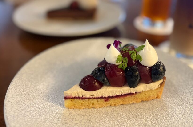 国際センター｜宝石のようにきらめく、色鮮やかなフルーツタルトが楽しめるカフェ